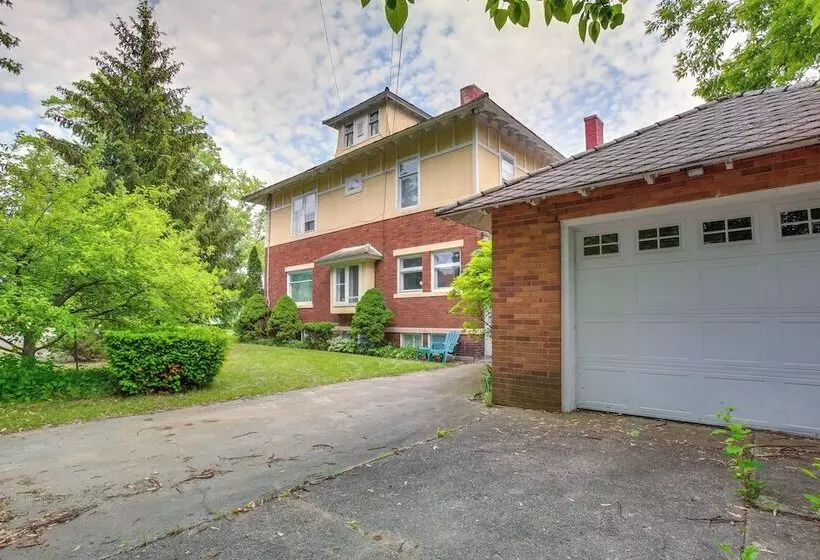 Historic Cadillac Home: Walk To Lake & Downtown!