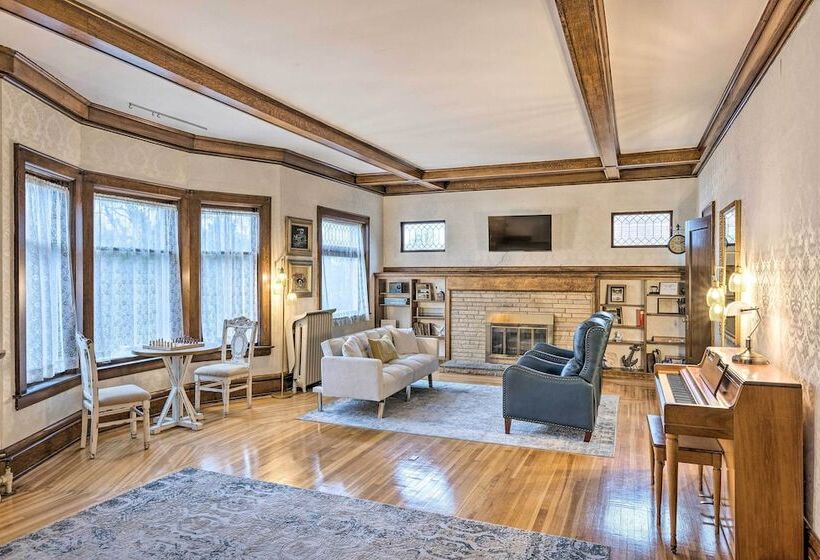 Historic Cadillac Home: Walk To Lake & Downtown!