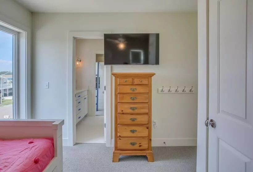 Holden Beach House W/ Boat Dock: Steps To Beach!