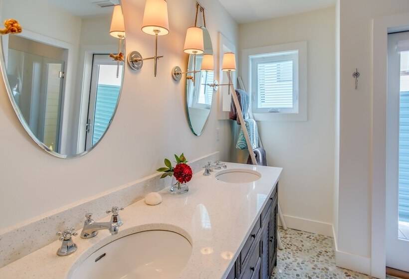 Holden Beach House W/ Boat Dock: Steps To Beach!