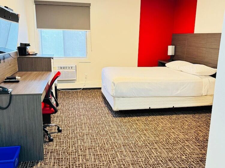 فندق Ramada By Wyndham Dawson Creek