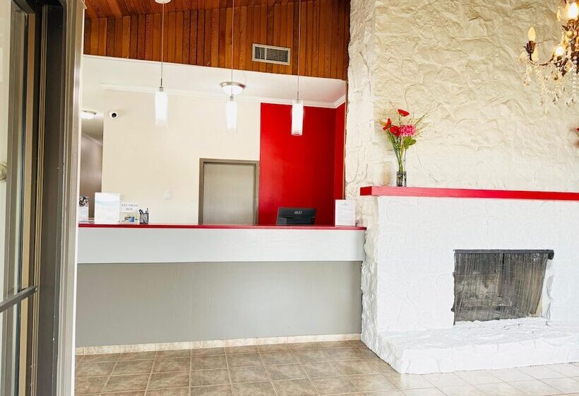 فندق Ramada By Wyndham Dawson Creek