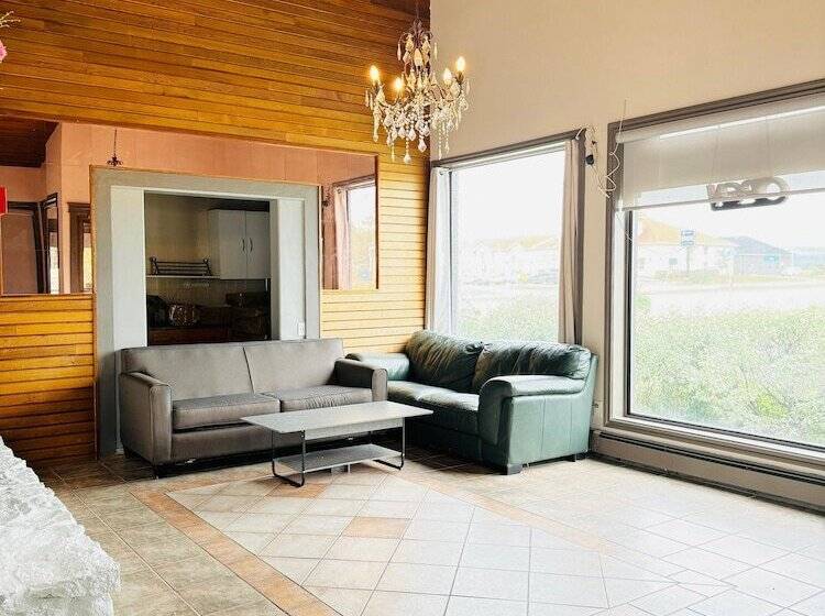 فندق Ramada By Wyndham Dawson Creek