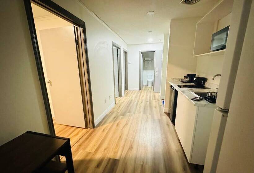 فندق Ramada By Wyndham Dawson Creek