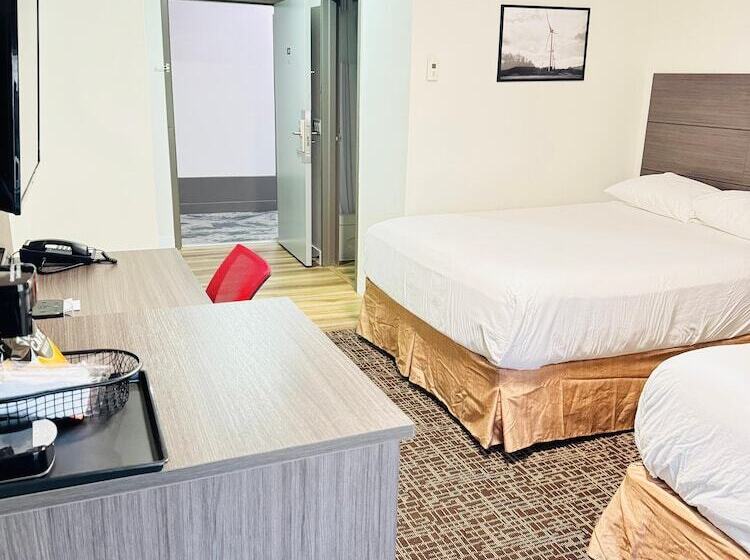 فندق Ramada By Wyndham Dawson Creek