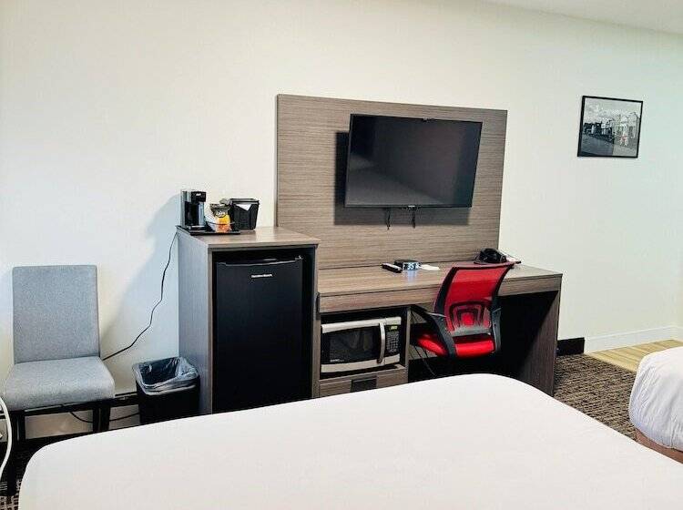 فندق Ramada By Wyndham Dawson Creek