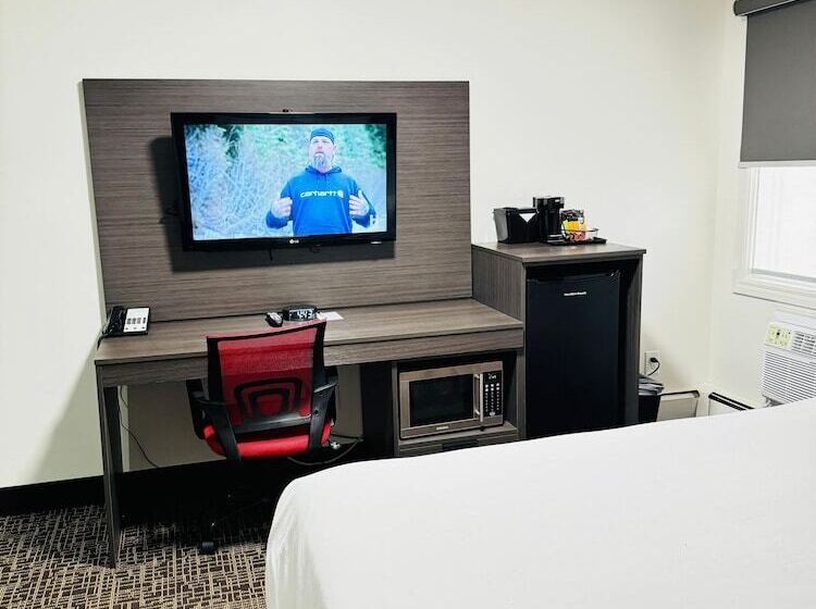 فندق Ramada By Wyndham Dawson Creek