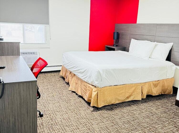 فندق Ramada By Wyndham Dawson Creek