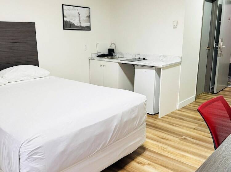 فندق Ramada By Wyndham Dawson Creek