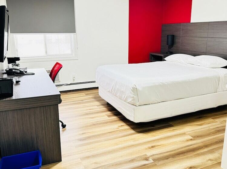 فندق Ramada By Wyndham Dawson Creek