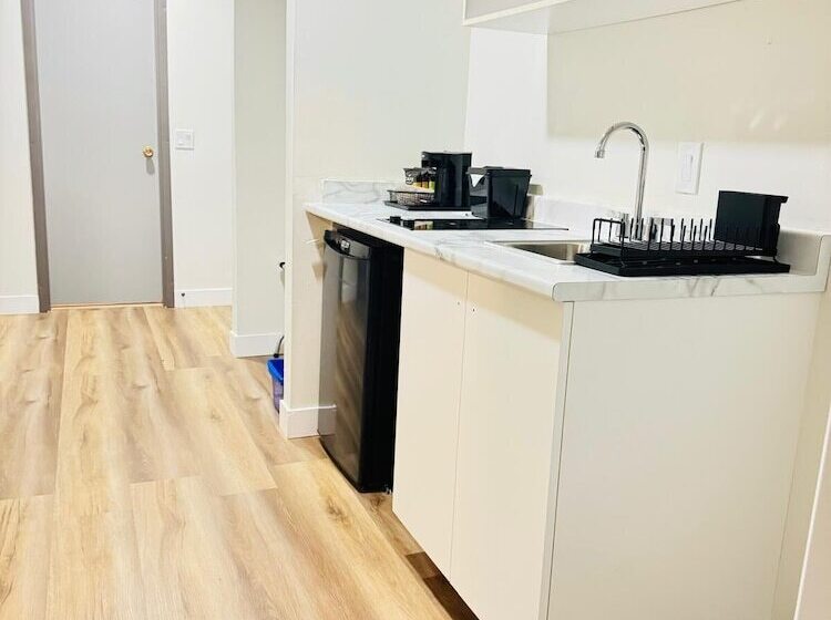 فندق Ramada By Wyndham Dawson Creek