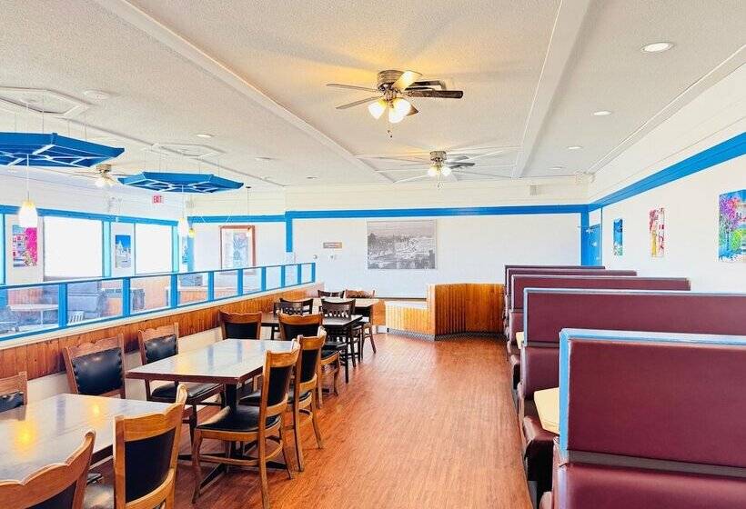 فندق Ramada By Wyndham Dawson Creek