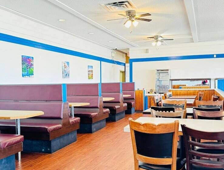 فندق Ramada By Wyndham Dawson Creek