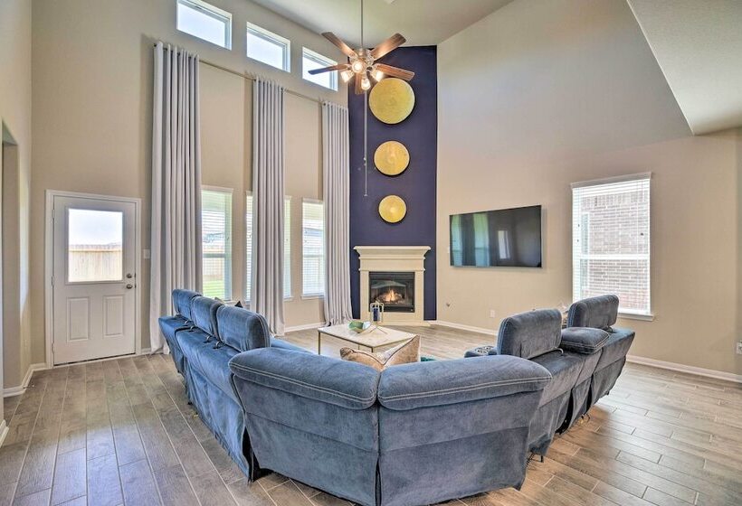 Houston Home W/ Private Yard   16 Mi To Dtwn