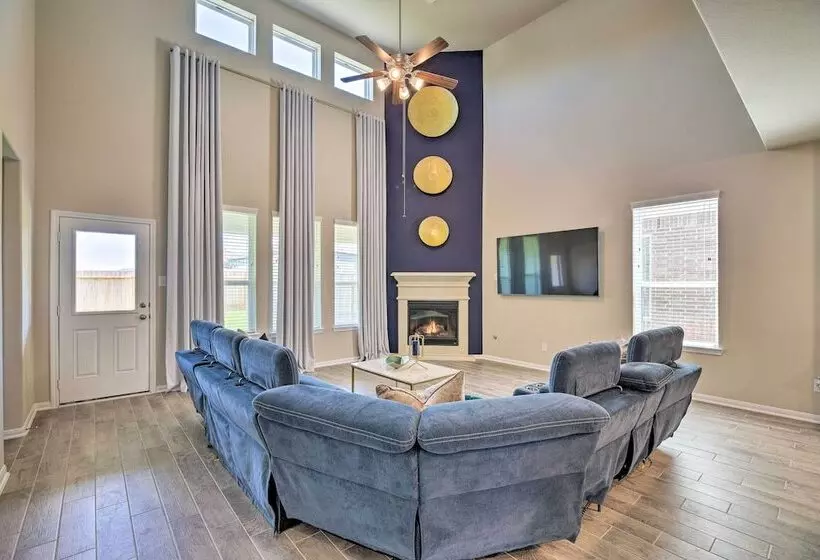 Houston Home W/ Private Yard   16 Mi To Dtwn