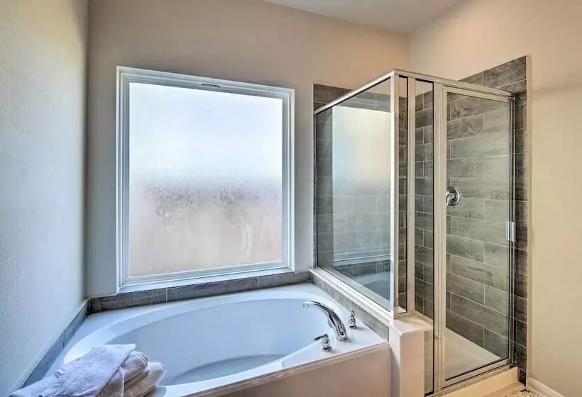 Houston Home W/ Private Yard   16 Mi To Dtwn