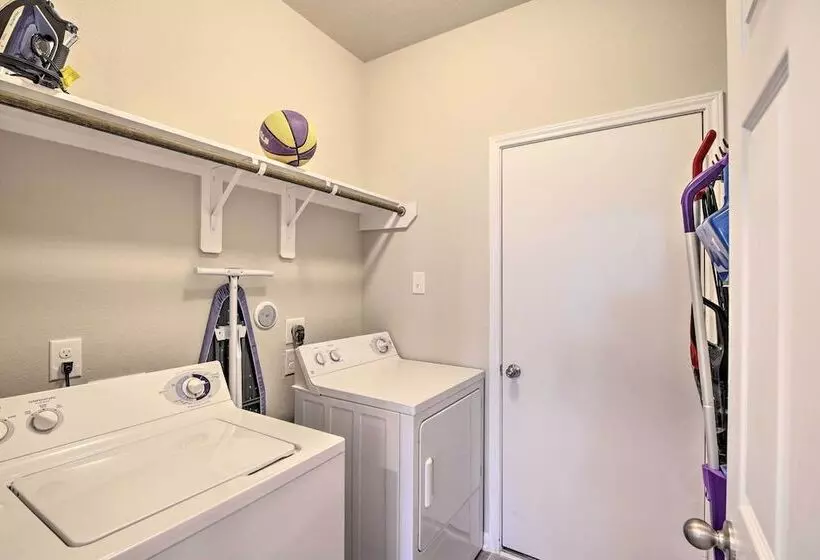 Houston Home W/ Private Yard   16 Mi To Dtwn