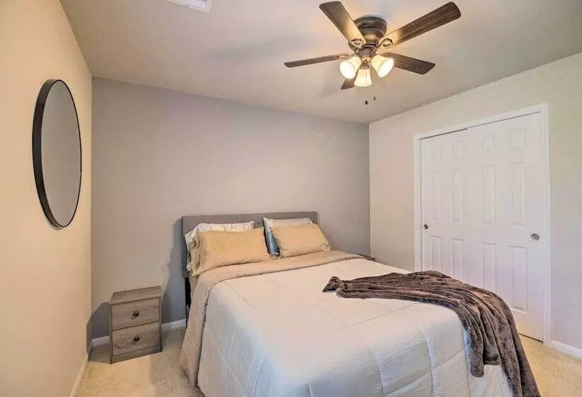 Houston Home W/ Private Yard   16 Mi To Dtwn