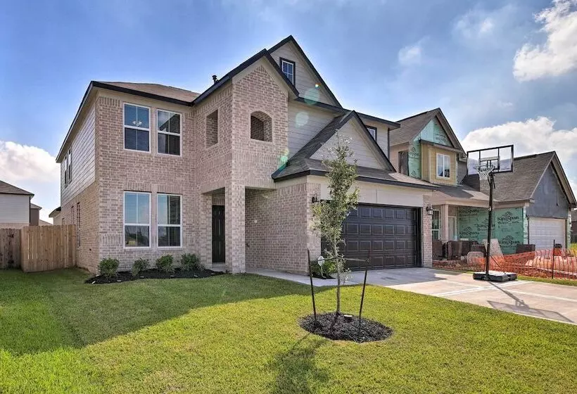 Houston Home W/ Private Yard   16 Mi To Dtwn