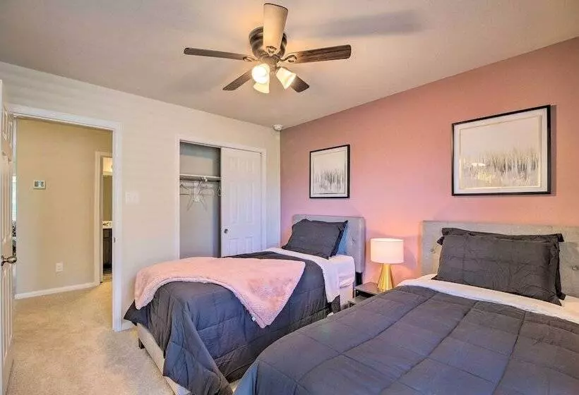 Houston Home W/ Private Yard   16 Mi To Dtwn