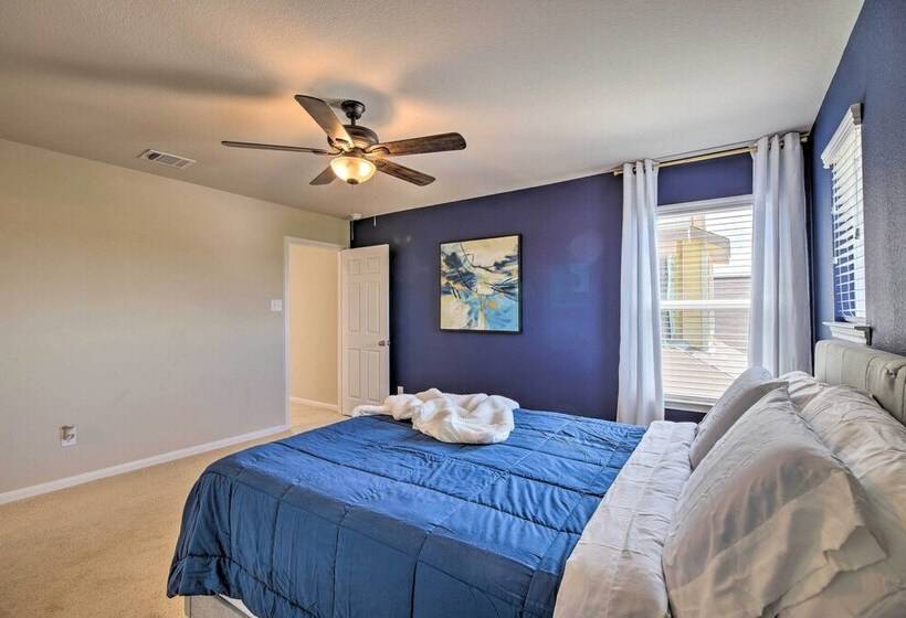 Houston Home W/ Private Yard   16 Mi To Dtwn