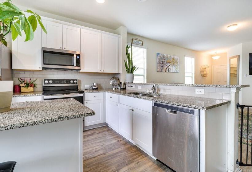 Jarrell Home W/ Playground + Pool Access!