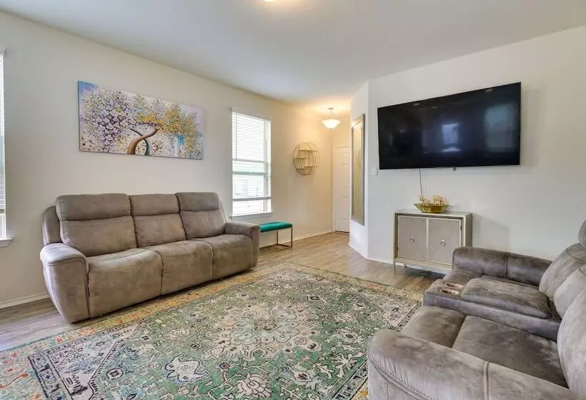 Jarrell Home W/ Playground + Pool Access!