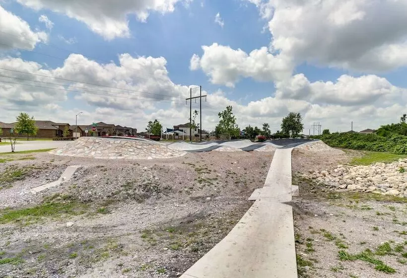 Jarrell Home W/ Playground + Pool Access!