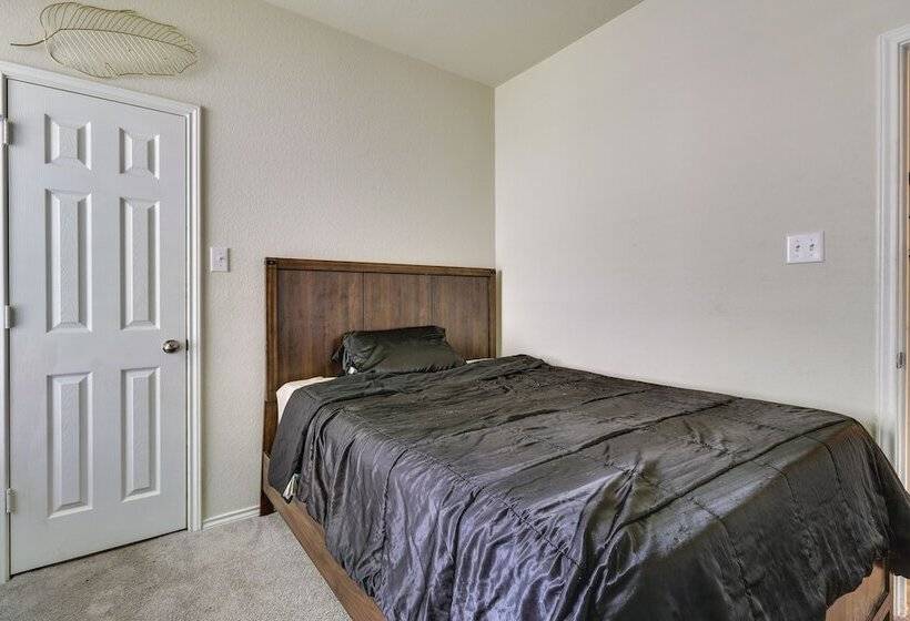 Jarrell Home W/ Playground + Pool Access!