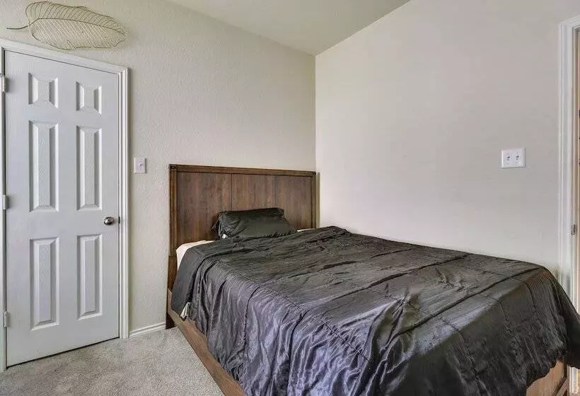 Jarrell Home W/ Playground + Pool Access!