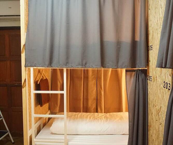 Khok Samet Chun Hostel