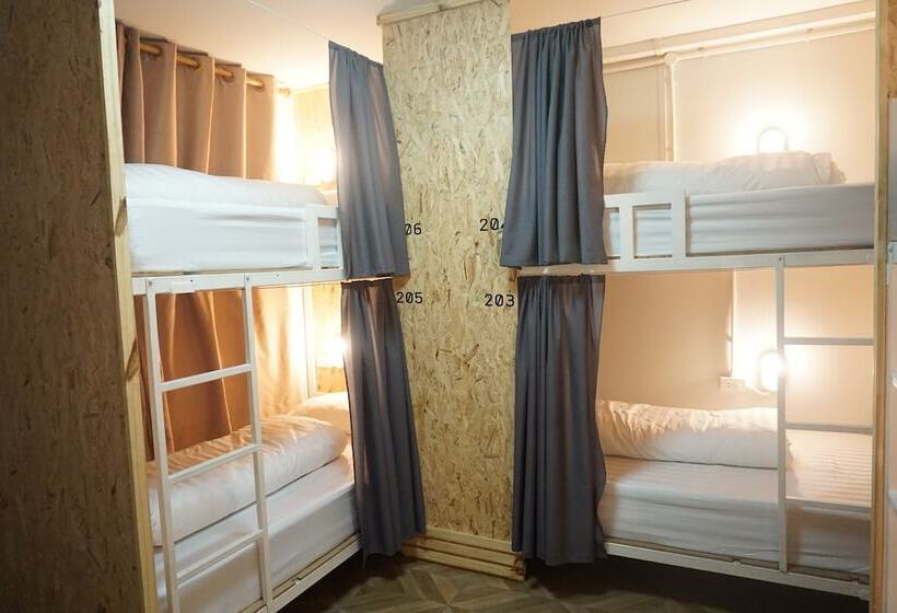 Khok Samet Chun Hostel