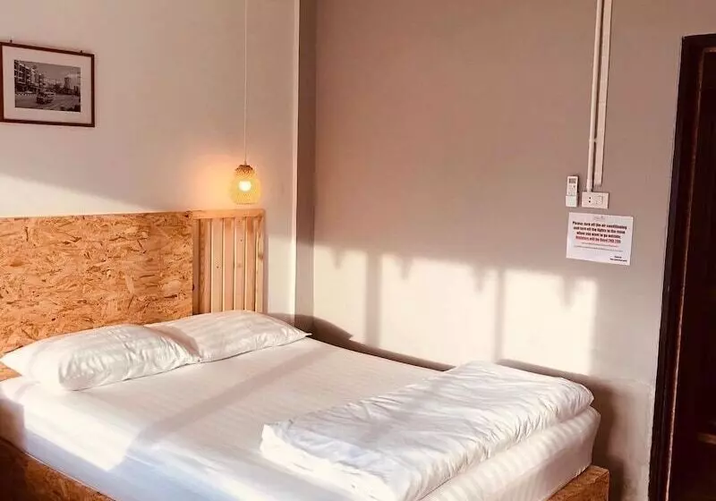 Khok Samet Chun Hostel