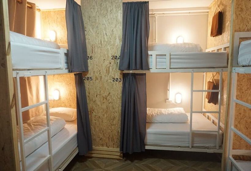 Khok Samet Chun Hostel