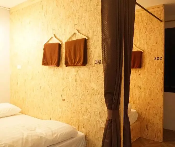Khok Samet Chun Hostel