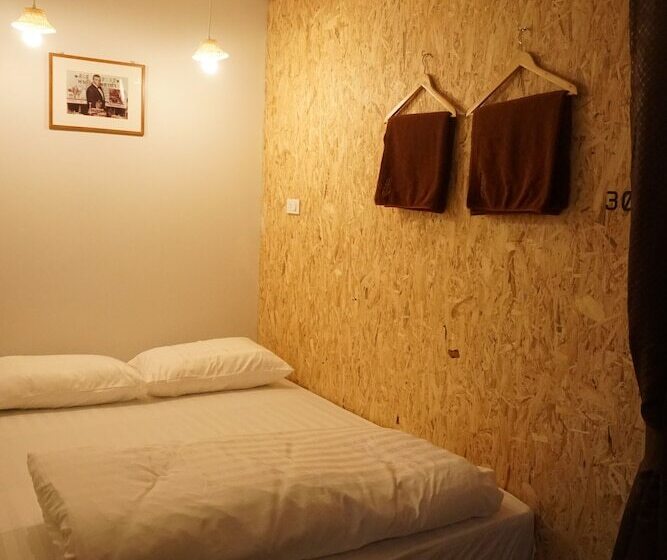 Khok Samet Chun Hostel