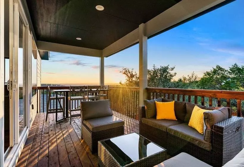 Lago Vista Home W/ Game Room & Outdoor Tub!