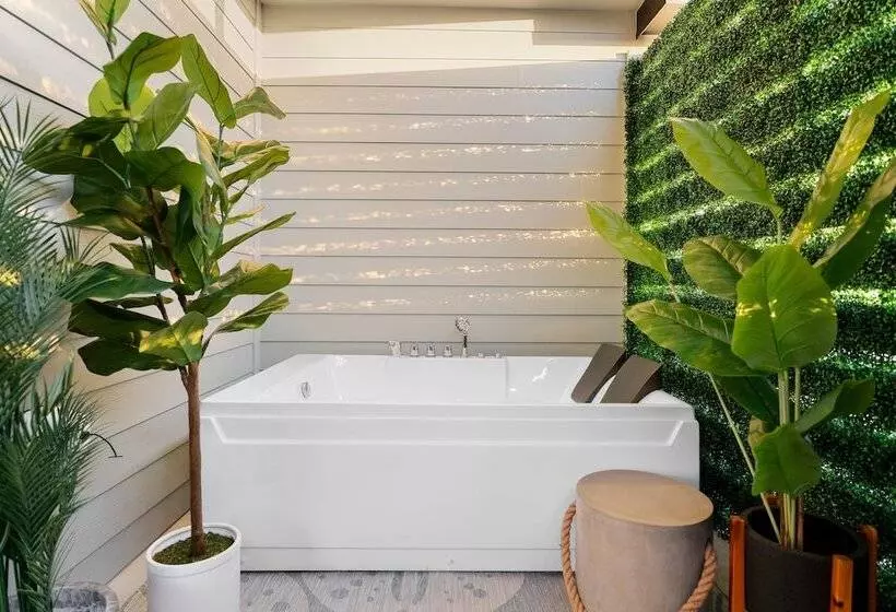 Lago Vista Home W/ Game Room & Outdoor Tub!