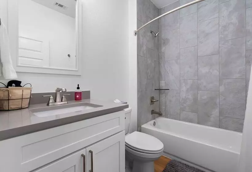 Lago Vista Home W/ Game Room & Outdoor Tub!