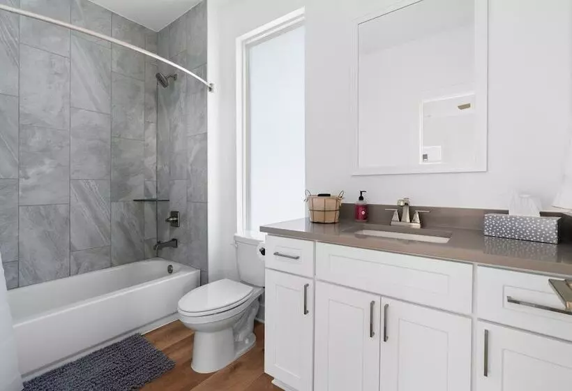 Lago Vista Home W/ Game Room & Outdoor Tub!