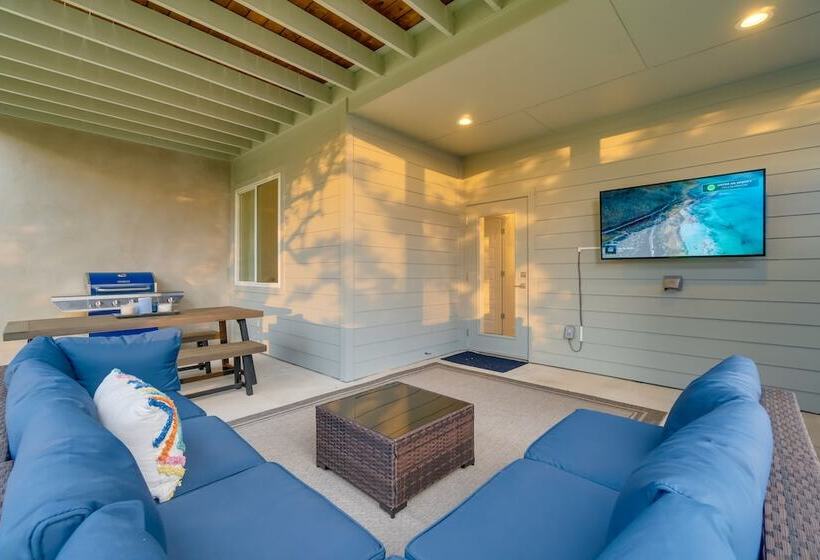 Lago Vista Home W/ Game Room & Outdoor Tub!