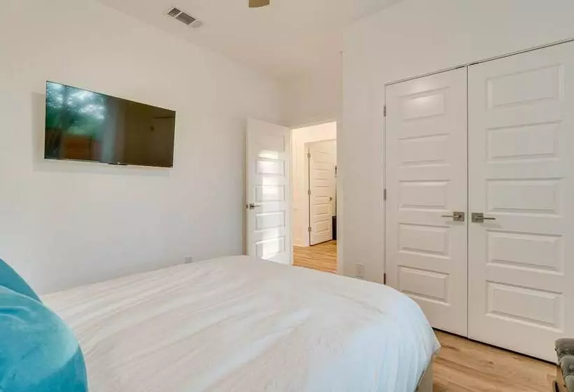 Lago Vista Home W/ Game Room & Outdoor Tub!