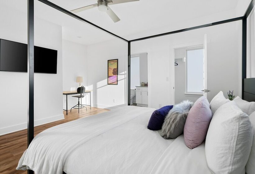 Lago Vista Home W/ Game Room & Outdoor Tub!