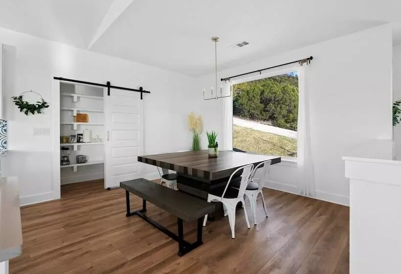 Lago Vista Home W/ Game Room & Outdoor Tub!