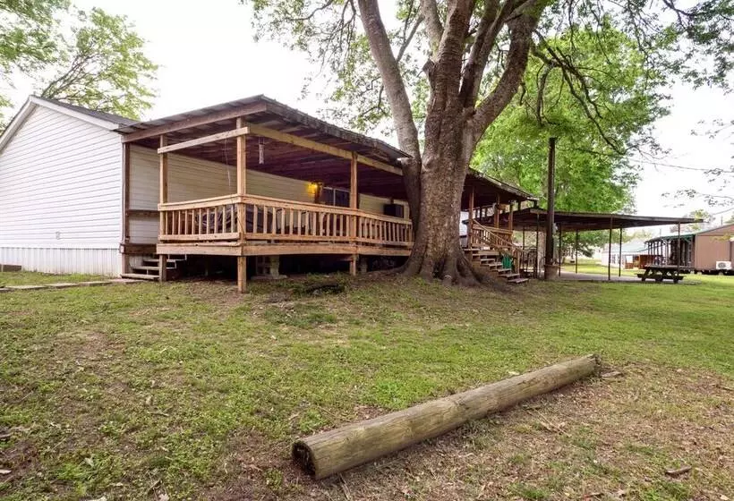 Lakefront Many Vacation Home W/ Kayaks!
