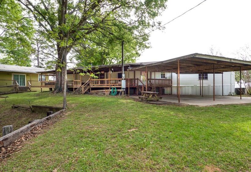 Lakefront Many Vacation Home W/ Kayaks!