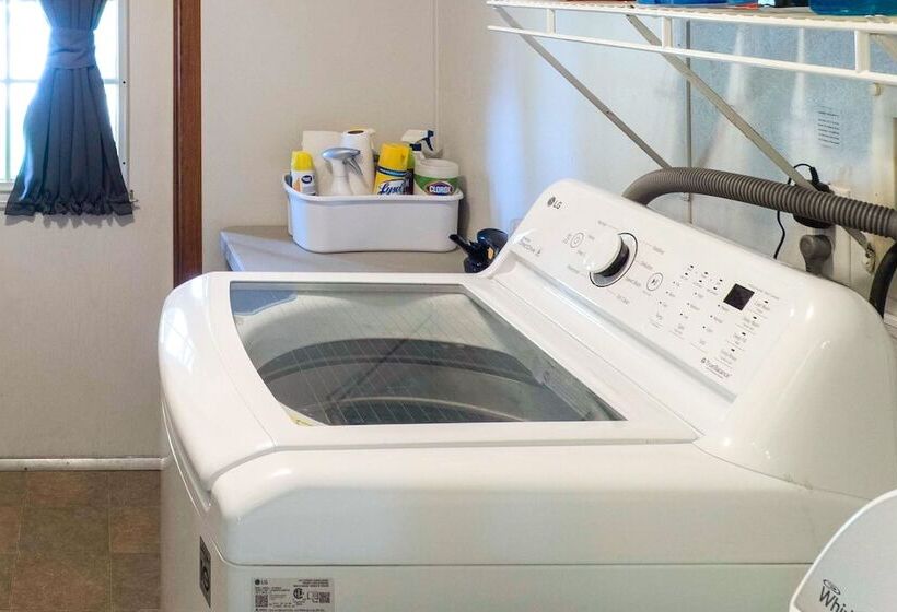 Lakefront Many Vacation Home W/ Kayaks!