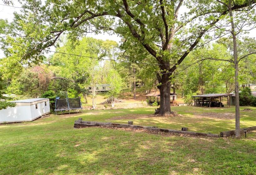Lakefront Many Vacation Home W/ Kayaks!