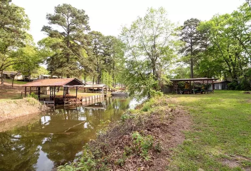 Lakefront Many Vacation Home W/ Kayaks!