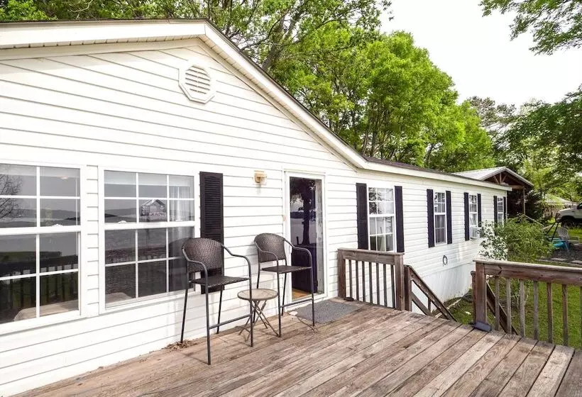 Lakefront Many Vacation Home W/ Kayaks!